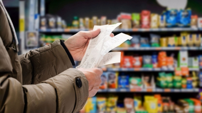 Illustration : Arnaque au supermarché : une femme détourne 500 euros grâce aux tickets de caisse abandonnés