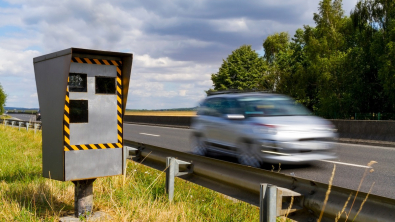 Illustration : Surveillance routière renforcée : le nouveau piège des radars indétectables en France