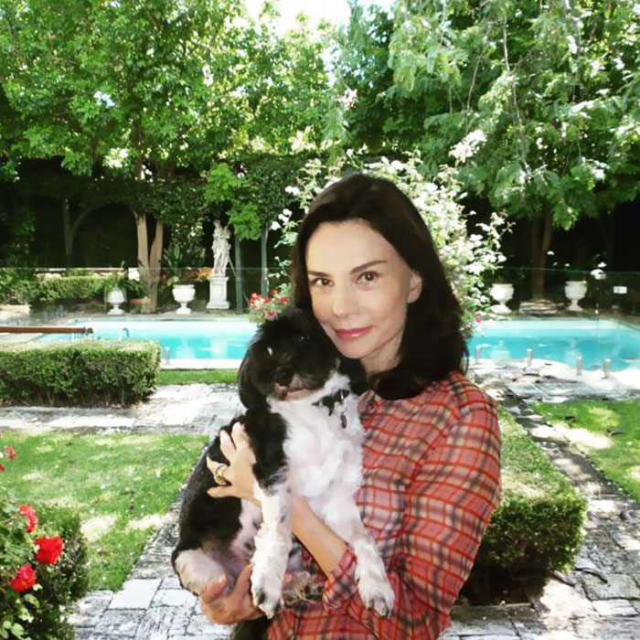 Illustration de l'article : A presque 70 ans, cette grand-mère révèle le secret de sa jeunesse et de son corps parfait. Les internautes réagissent pourtant avec colère.