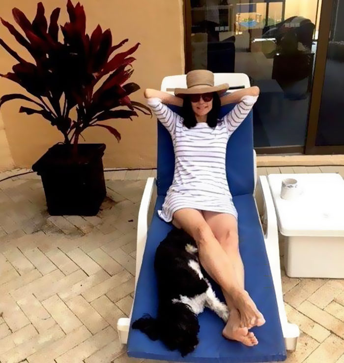 Illustration de l'article : A presque 70 ans, cette grand-mère révèle le secret de sa jeunesse et de son corps parfait. Les internautes réagissent pourtant avec colère.