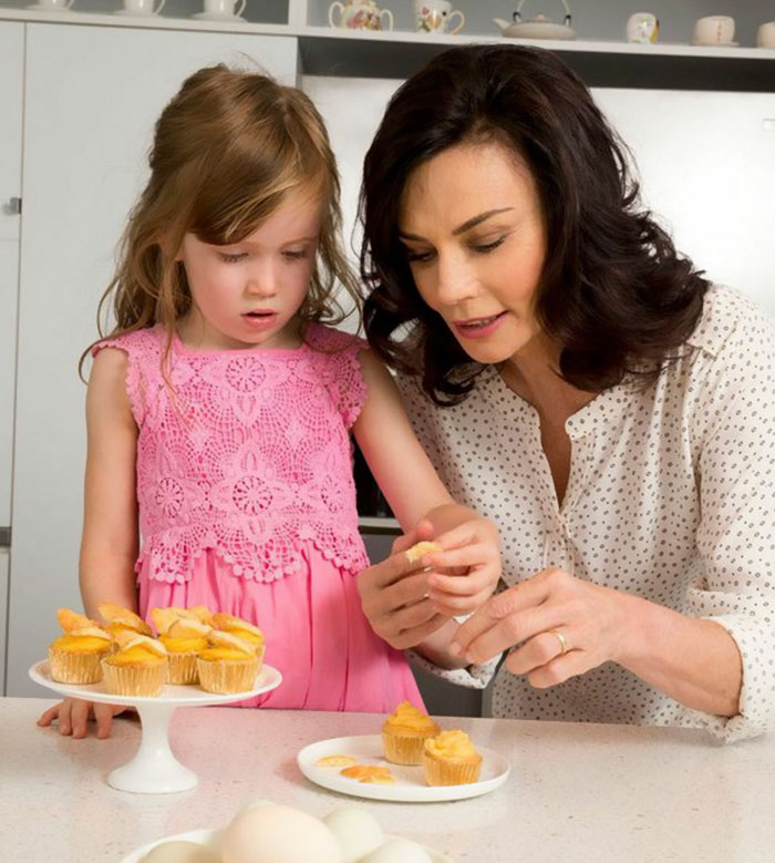 Illustration de l'article : A presque 70 ans, cette grand-mère révèle le secret de sa jeunesse et de son corps parfait. Les internautes réagissent pourtant avec colère.
